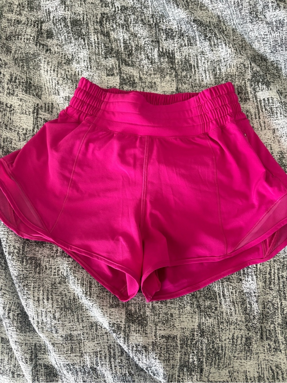 Lululemon Hotty Hot High-Rise Lined Shorts Size 2